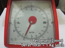 Perbesar hasil timbangan - berat 2 bungkus = lebih dari 1 Kg